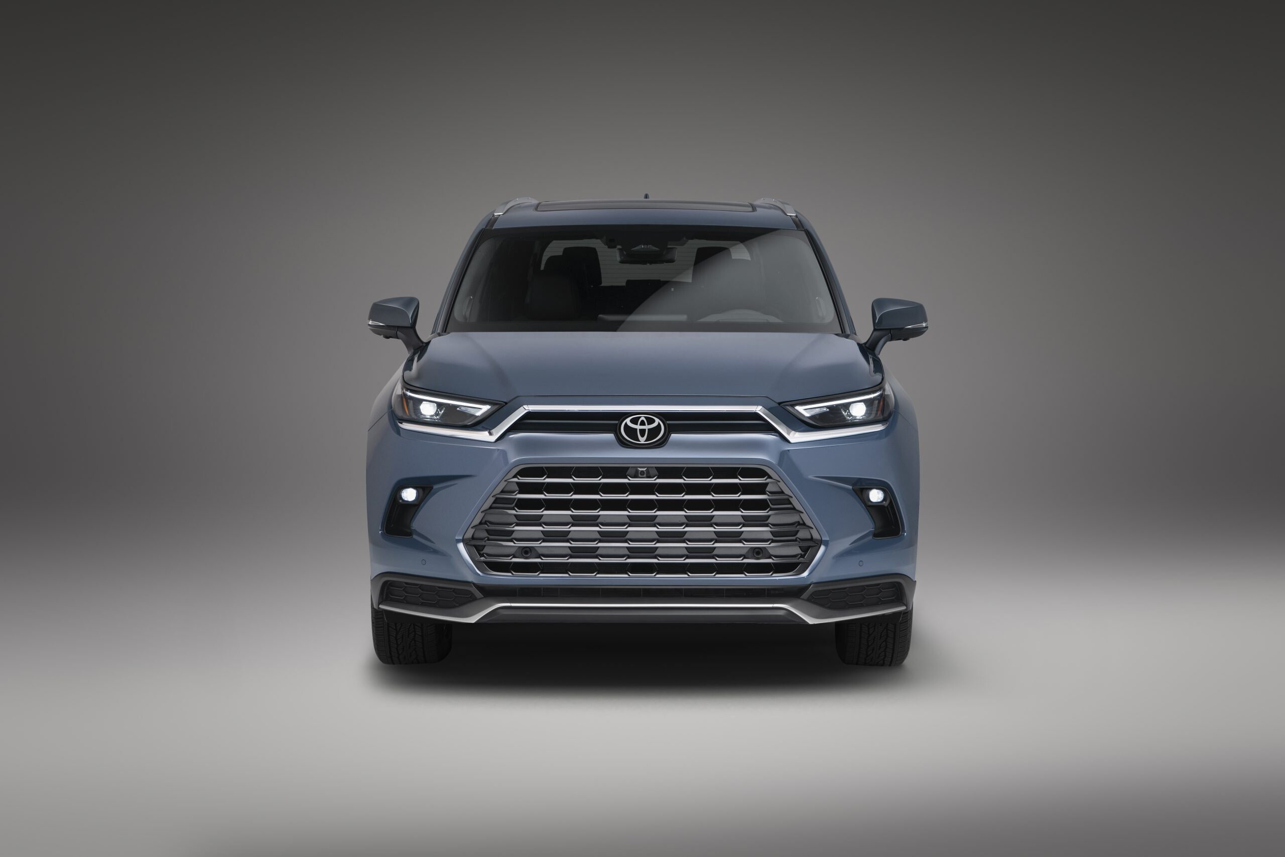 トヨタのデッカイSUV、あらわる──新型グランド・ハイランダー登場