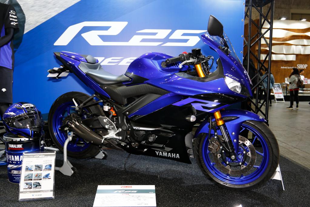 超便利なのに見た目よし 新型yzf R25の純正オプションがイイ感じ 大阪モーターサイクルショー19 ヤマハ Motorfan 自動車情報サイト 新車 中古車 Carview