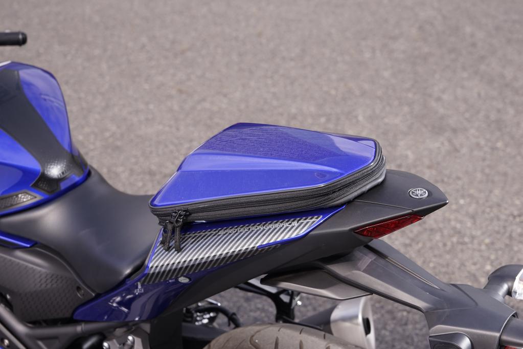 超便利なのに見た目よし 新型yzf R25の純正オプションがイイ感じ 大阪モーターサイクルショー19 ヤマハ Motorfan 自動車情報サイト 新車 中古車 Carview