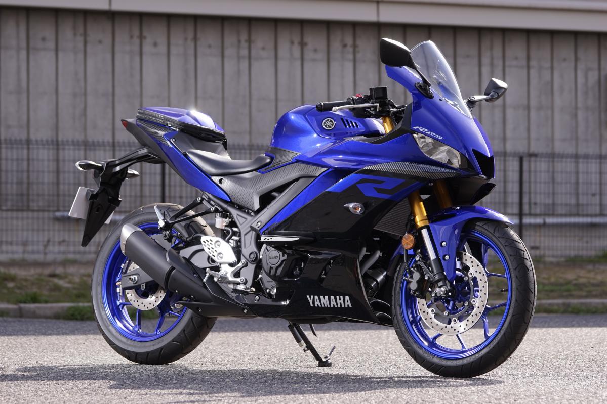 超便利なのに見た目よし！ 新型YZF-R25の純正オプションがイイ感じ／大阪モーターサイクルショー2019・ヤマハ（MotorFan