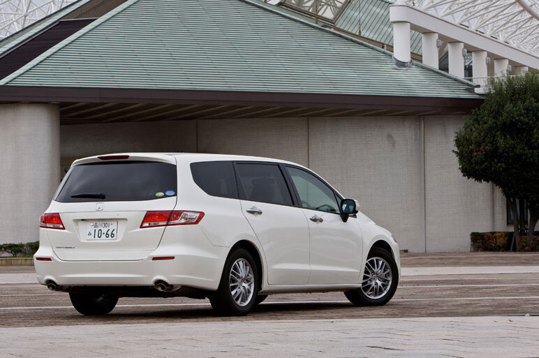 新型オデッセイに試乗。ノーマルが心も軽い！