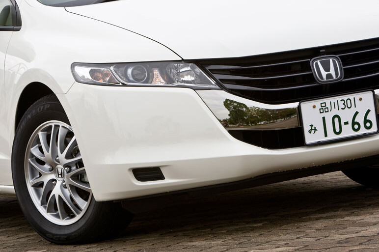 新型オデッセイに試乗。ノーマルが心も軽い！