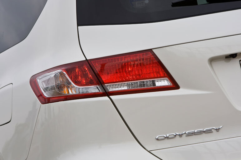 新型オデッセイに試乗。ノーマルが心も軽い！