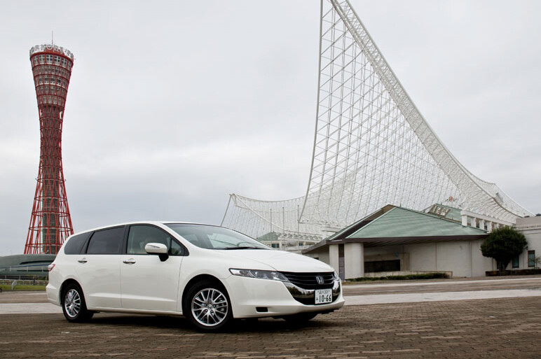 新型オデッセイに試乗。ノーマルが心も軽い！