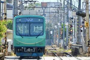「魔改造車両の予感」「癖のあるデザイン？」 開業100周年で“ナゾの電車シルエット”公開にSNS騒然 叡山電鉄