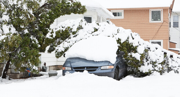 落雪でクルマが破損した場合、保険は使えるの？【一般型では？エコノミー型では？】