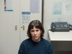 『入国審査』で審査されるのは人間性？──監督の実体験から生まれた緊張感抜群の密室スリラー