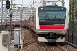 京葉線の「2駅しか走らない短距離列車」減便へ 所要時間わずか5分！ 来年3月ダイヤ改正でメス