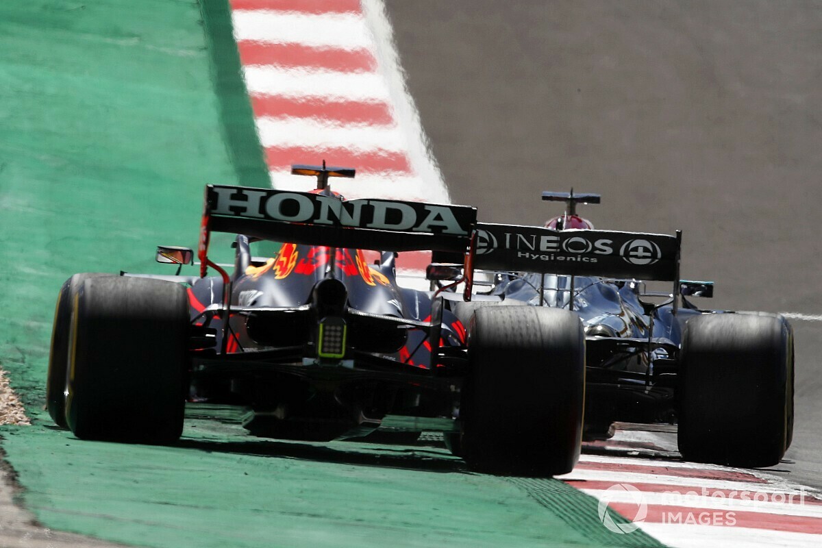 元F1ドライバーのモントーヤ、トラックリミット問題が「今季のF1タイトル争いの魅力を損なっている」と語る