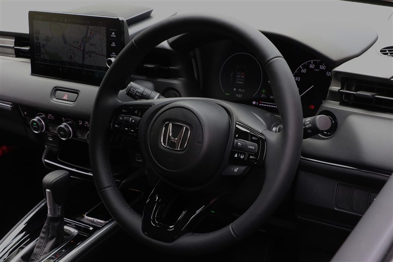 コンパクトSUV「ヴェゼル」の改良モデルは乗り心地も走りも「WR-V」と別モノ。納期も改善