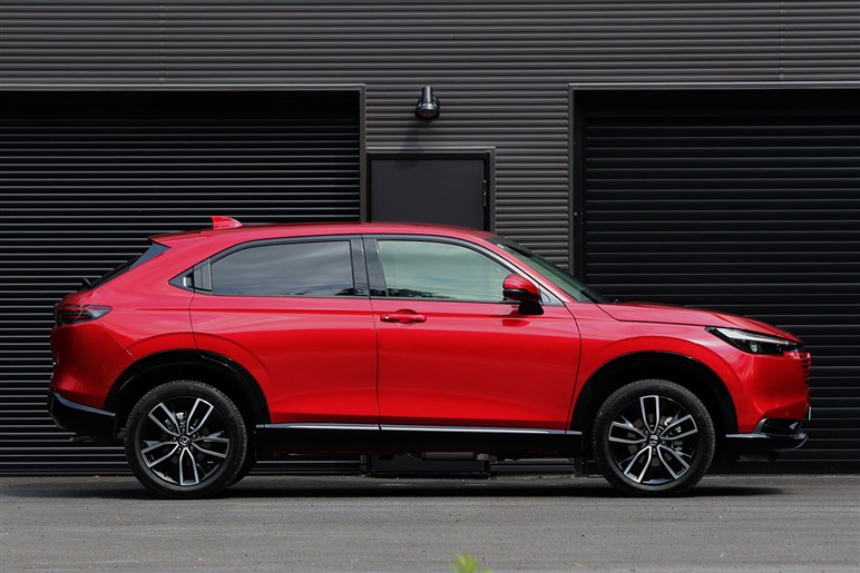 コンパクトSUV「ヴェゼル」の改良モデルは乗り心地も走りも「WR-V」と別モノ。納期も改善