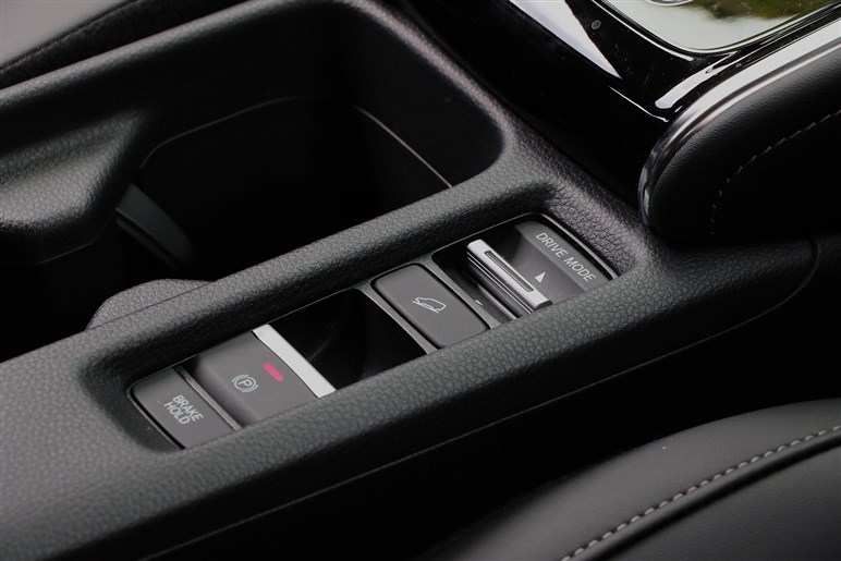 コンパクトSUV「ヴェゼル」の改良モデルは乗り心地も走りも「WR-V」と別モノ。納期も改善