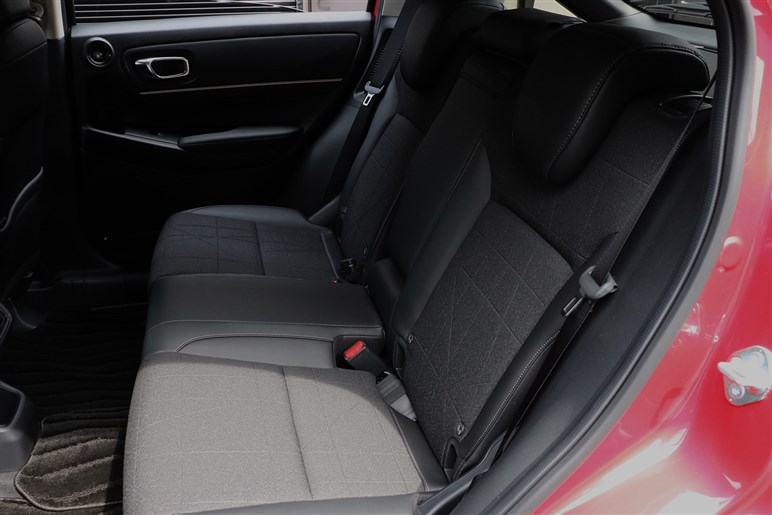 コンパクトSUV「ヴェゼル」の改良モデルは乗り心地も走りも「WR-V」と別モノ。納期も改善