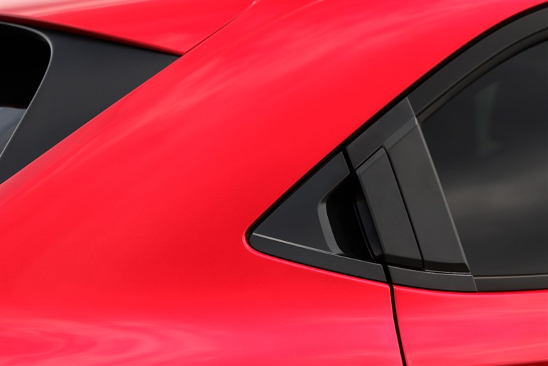 コンパクトSUV「ヴェゼル」の改良モデルは乗り心地も走りも「WR-V」と別モノ。納期も改善