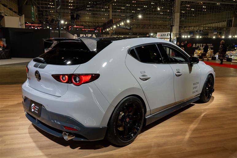 【新車価格230万円】アリ？ ナシ？ 「マツダ3 15C iセレクション」の装備を詳しく調べてみた