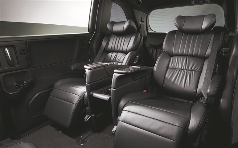 じわじわ人気のホンダ「オデッセイ」 強者アルファード／ヴェルファイアの独占市場でなぜ売れているのか？