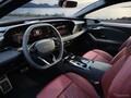 アウディの新型EV『A6 e-tron』、高性能な「S6アバント」銀座で先行展示