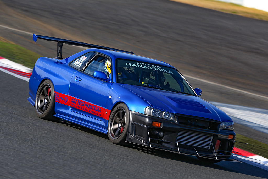 850馬力の弾丸gt Rが攻める 老舗の情熱がほとばしるbnr34フルチューンスペック Web Option 自動車情報サイト 新車 中古車 Carview