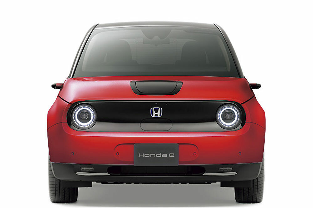 【価格/サイズ/内装は？】ホンダe　ホンダ初の量産EV、日本発売日は10/30　充電/航続距離を解説
