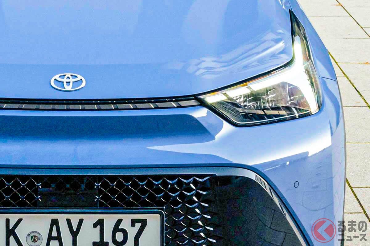 トヨタ新型「超“小さい”SUV」登場！ 43馬力アップ＆全長3.7mボディ採用！ スポーティな「GRS」もある「アイゴ クロス ハイブリッド」独国に登場