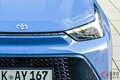 トヨタ新型「超“小さい”SUV」登場！ 43馬力アップ＆全長3.7mボディ採用！ スポーティな「GRS」もある「アイゴ クロス ハイブリッド」独国に登場