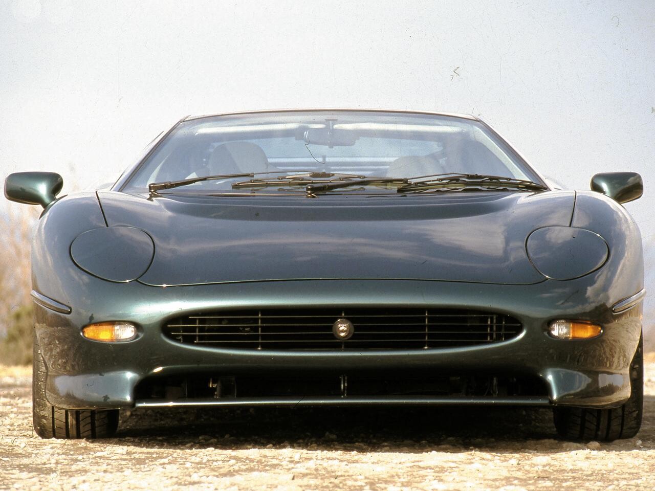 ジャガー XJ220は、最高速度220mphを目指した同社初のスーパー