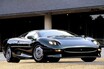 ジャガー XJ220は、最高速度220mphを目指した同社初のスーパーカー【スーパーカークロニクル・完全版／037】