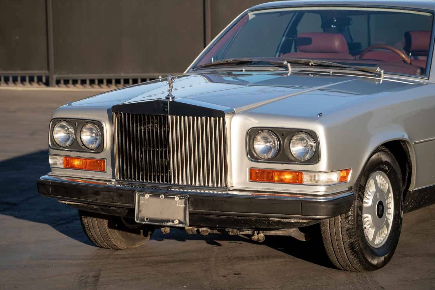 620万円で落札…かつて「世界一高価な乗用車」だったロールス・ロイス「カマルグ」は80年代ゴージャスを懐かしむ最高の1台！