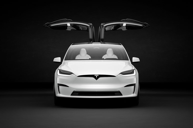 【初撮影】新型「モデルY」の高性能版“パフォーマンス”は25年後半以降に登場か…価格は約800万円