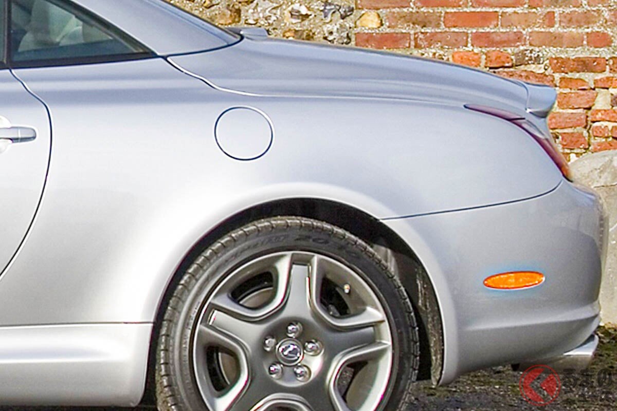 “セルシオクーペ”な「“4人乗り”スポーツカー」!? 大排気量「V8」搭載＆電動ハードトップ採用！ 2+2のレクサス「SC」どんなモデル？