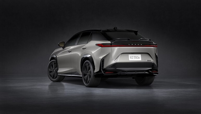 レクサス「RZ」改良。新開発バッテリーで航続距離20%向上…MT感覚で運転できる407PSの“Fスポーツ”も