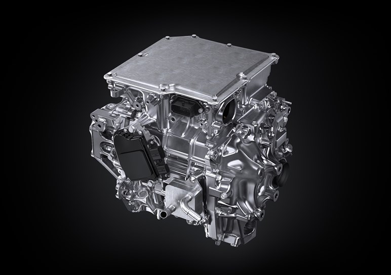 レクサス「RZ」改良。新開発バッテリーで航続距離20%向上…MT感覚で運転できる407PSの“Fスポーツ”も