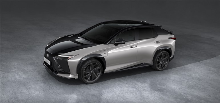 レクサス「RZ」改良。新開発バッテリーで航続距離20%向上…MT感覚で運転できる407PSの“Fスポーツ”も