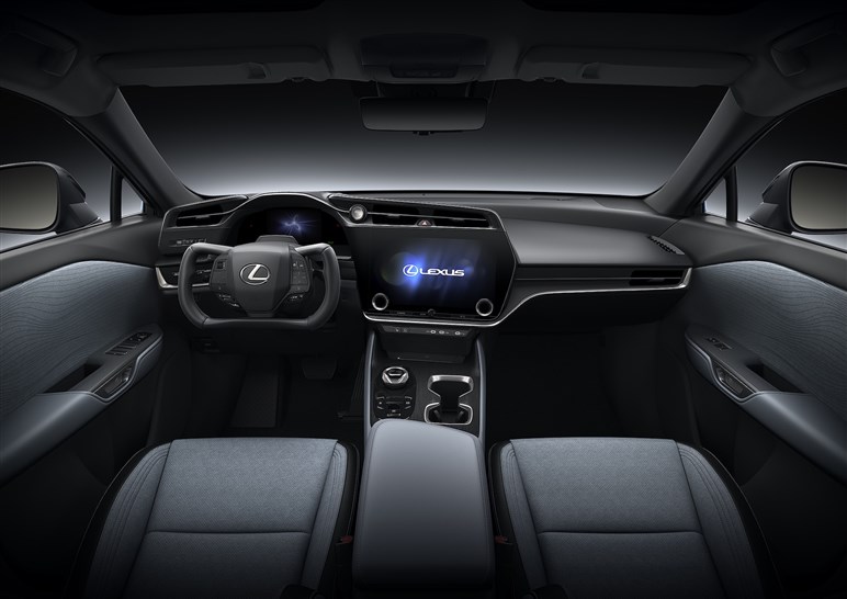 レクサス「RZ」改良。新開発バッテリーで航続距離20%向上…MT感覚で運転できる407PSの“Fスポーツ”も