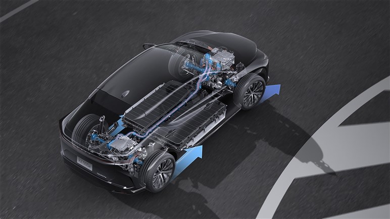 レクサス「RZ」改良。新開発バッテリーで航続距離20%向上…MT感覚で運転できる407PSの“Fスポーツ”も