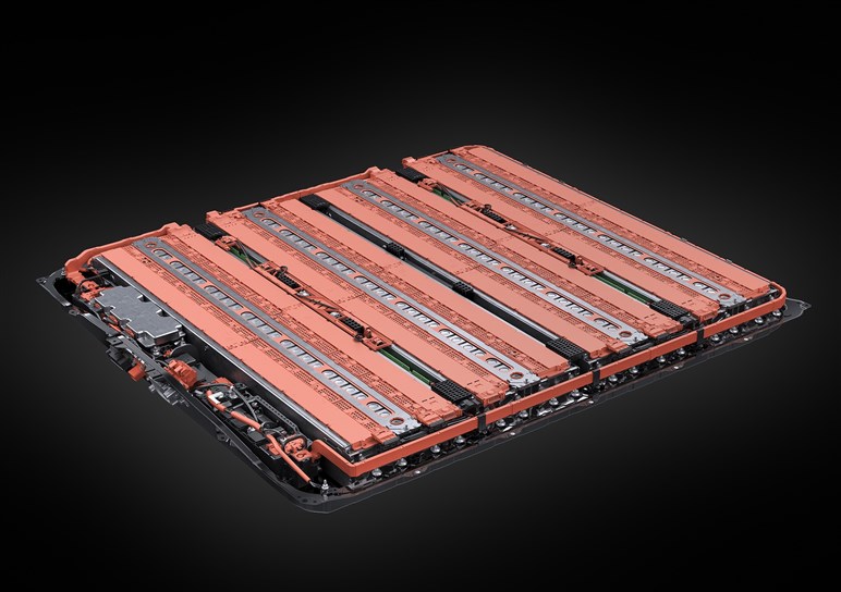 レクサス「RZ」改良。新開発バッテリーで航続距離20%向上…MT感覚で運転できる407PSの“Fスポーツ”も