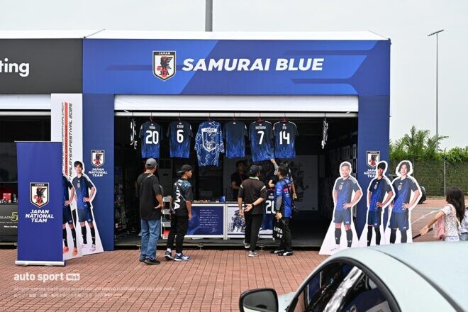 スーパーGT第3戦セパンのスタンド裏にサッカー日本代表のブースが登場。海外初出展でアジアに向けアピール