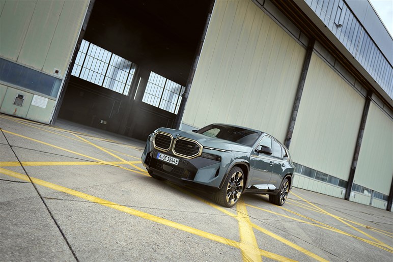 【初撮影】BMW「スカイトップ」のフルヌード版が美しすぎた。限定50台は完売、プレミア価格は2億円以上に