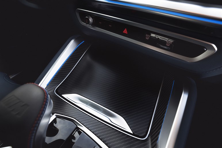 【初撮影】BMW「スカイトップ」のフルヌード版が美しすぎた。限定50台は完売、プレミア価格は2億円以上に