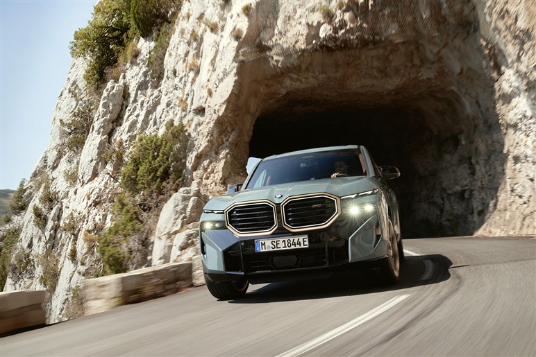 【初撮影】BMW「スカイトップ」のフルヌード版が美しすぎた。限定50台は完売、プレミア価格は2億円以上に