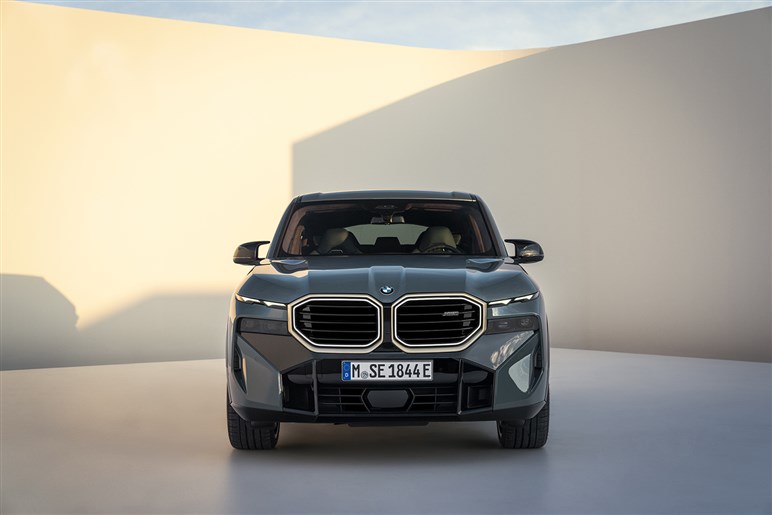【初撮影】BMW「スカイトップ」のフルヌード版が美しすぎた。限定50台は完売、プレミア価格は2億円以上に