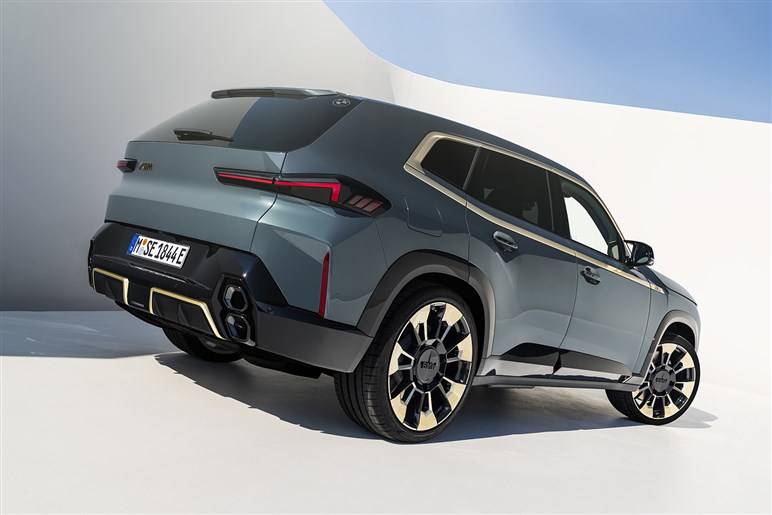 【初撮影】BMW「スカイトップ」のフルヌード版が美しすぎた。限定50台は完売、プレミア価格は2億円以上に