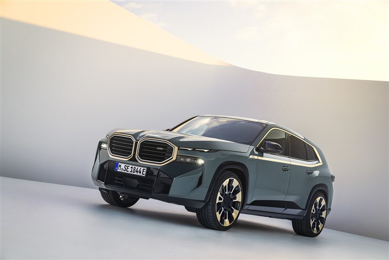 【初撮影】BMW「スカイトップ」のフルヌード版が美しすぎた。限定50台は完売、プレミア価格は2億円以上に