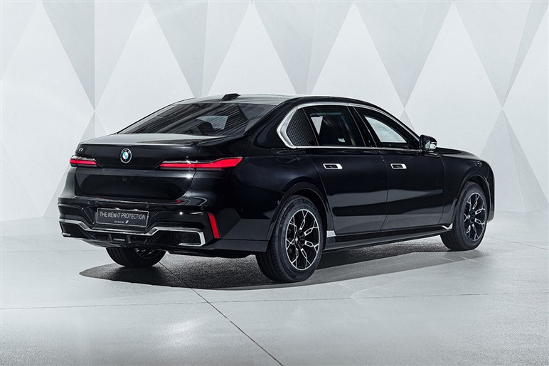 【初撮影】BMW「スカイトップ」のフルヌード版が美しすぎた。限定50台は完売、プレミア価格は2億円以上に