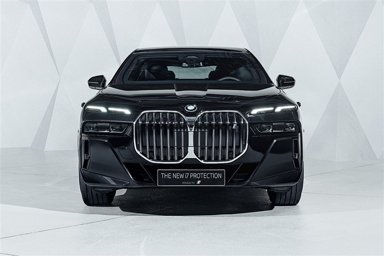 【初撮影】BMW「スカイトップ」のフルヌード版が美しすぎた。限定50台は完売、プレミア価格は2億円以上に