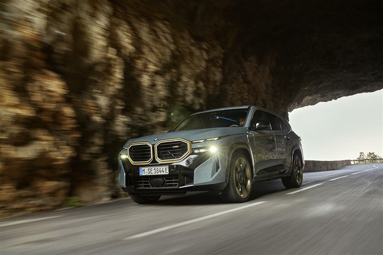 【初撮影】BMW「スカイトップ」のフルヌード版が美しすぎた。限定50台は完売、プレミア価格は2億円以上に