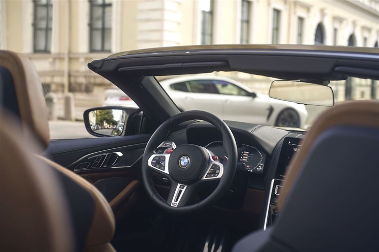 【初撮影】BMW「スカイトップ」のフルヌード版が美しすぎた。限定50台は完売、プレミア価格は2億円以上に