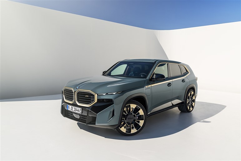 【初撮影】BMW「スカイトップ」のフルヌード版が美しすぎた。限定50台は完売、プレミア価格は2億円以上に