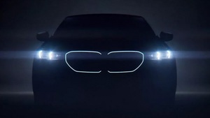 【ニューモデルアップデート情報】新型BMW i5　ティザー画像で観る新型5シリーズのフロントマスク＆光るキドニーグリル