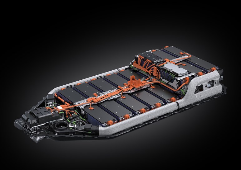 レクサスのEV「UX300e」一部改良。新開発の電池パックで航続距離が40%向上